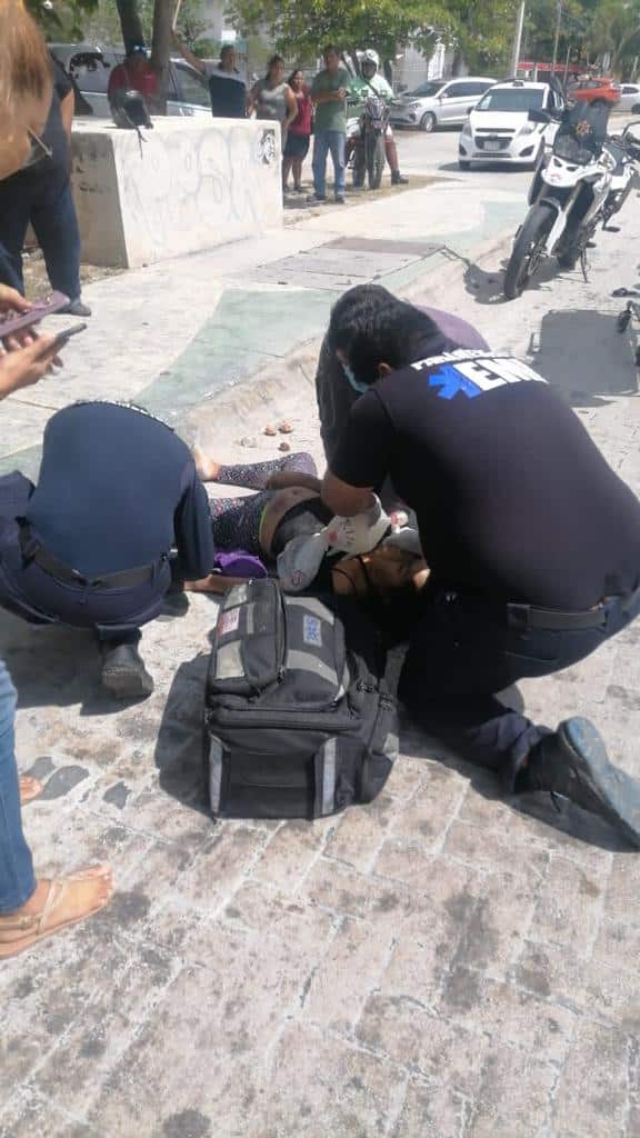 Detienen a operador de combi tras atropellar a una mujer