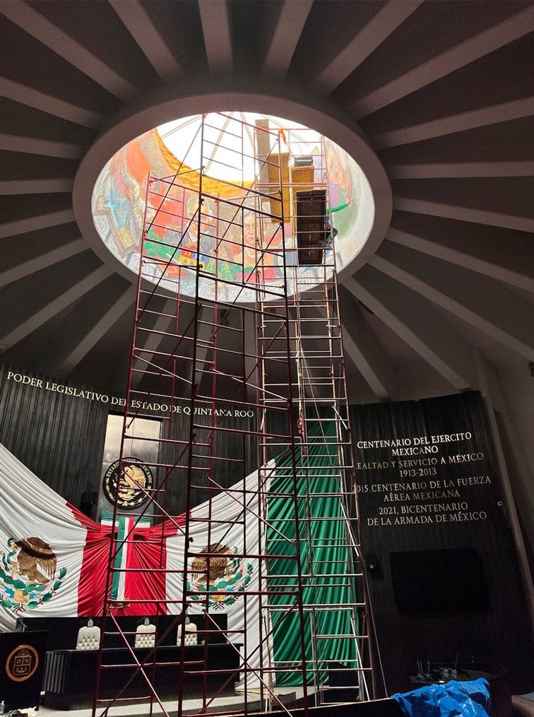 Explica muralista Guillermo Ochoa inclusión de la primera mujer gobernadora en su mural