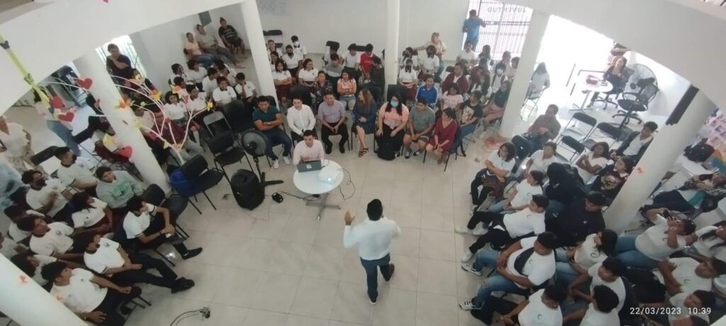 Foro de Emprendimiento Juvenil en Puerto Aventuras