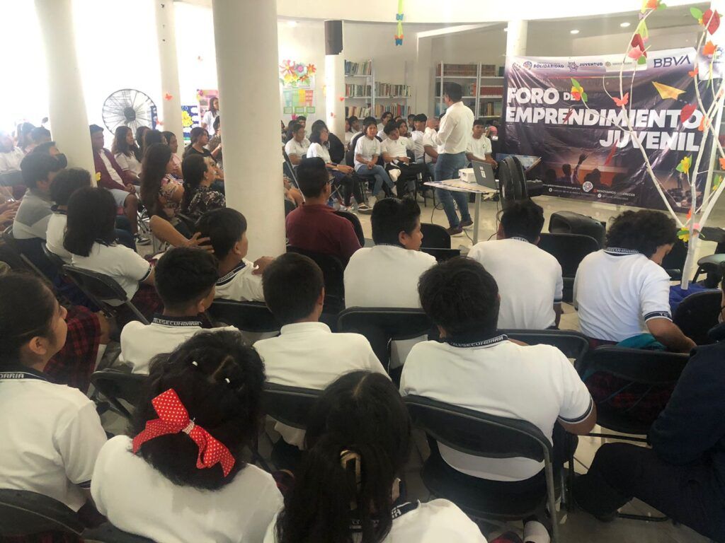 Foro de Emprendimiento Juvenil en Puerto Aventuras