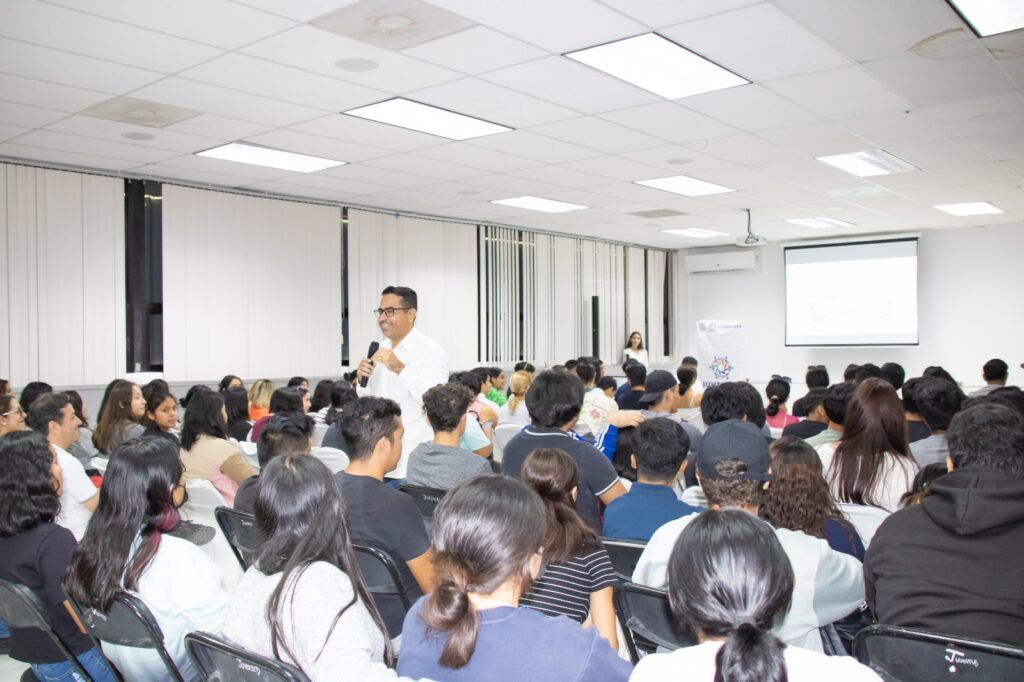 Gobierno municipal brinda educación financiera a jóvenes