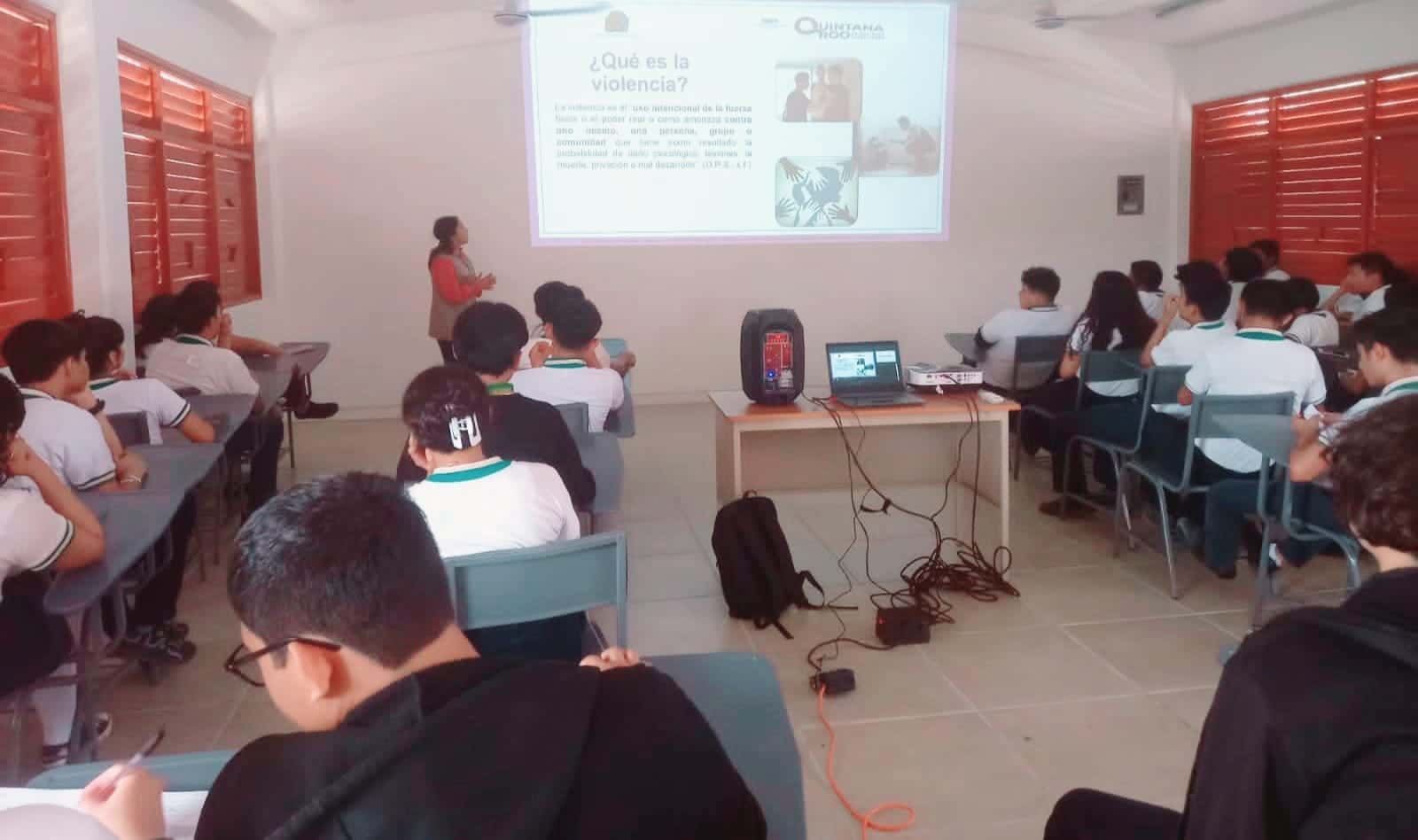 Realiza IQM pláticas de sensibilización para prevenir la violencia de género