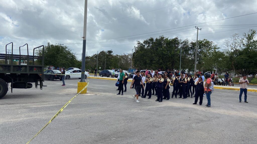 Incendio consume sucursal de Coppel de la Región 512 de Cancún