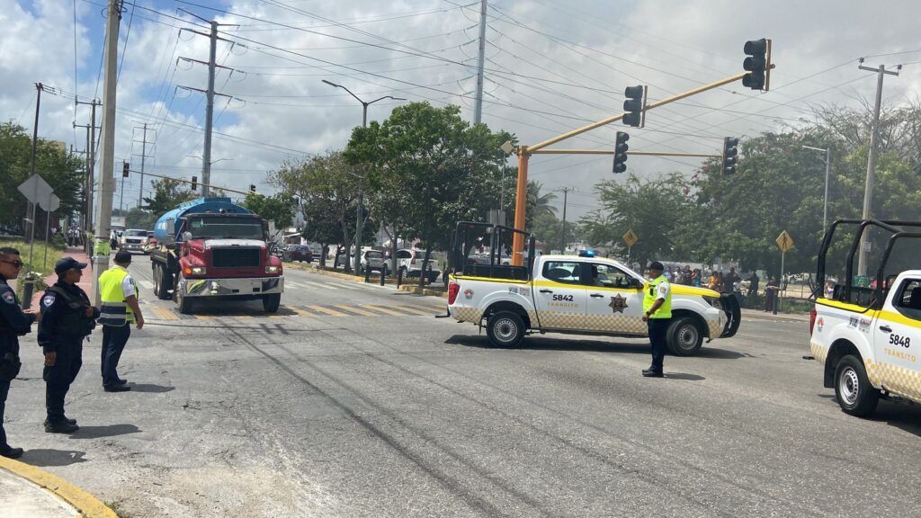 Incendio consume sucursal de Coppel de la Región 512 de Cancún