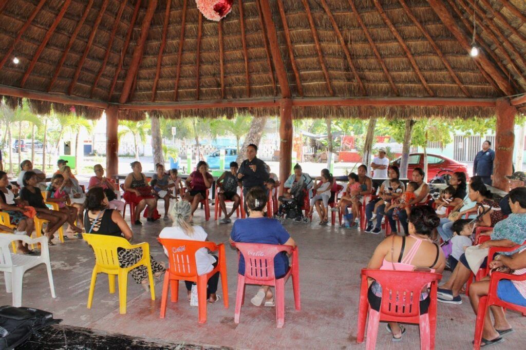 Imparte Seguridad Pública de Puerto Morelos pláticas a mujeres a traves del grupo GEAVIG