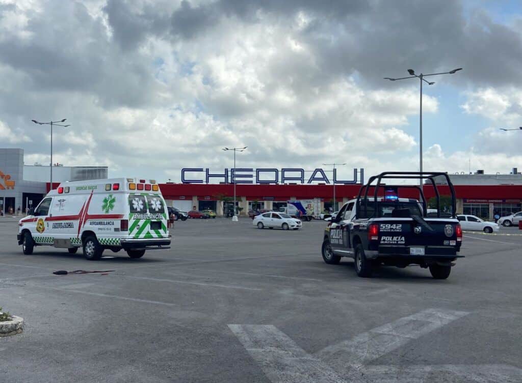 Muere hombre tras ser herido de bala afuera de la Multiplaza Arco Norte de Cancún