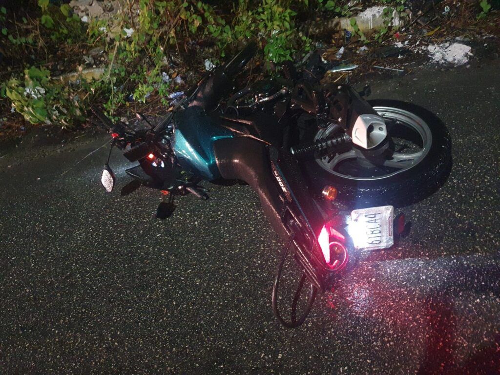 Muere motociclista tras ser arrollado por una combi de TTE en Cancún