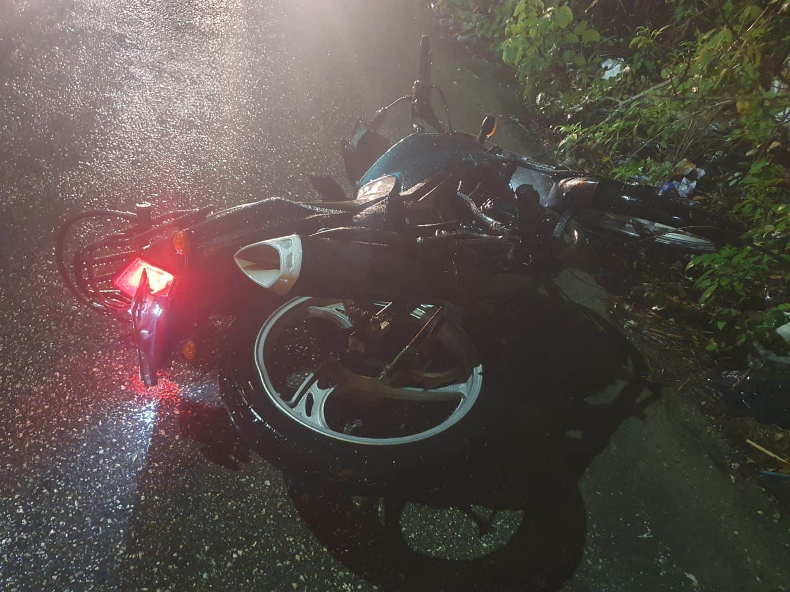 Muere motociclista tras ser arrollado por una combi de TTE en Cancún