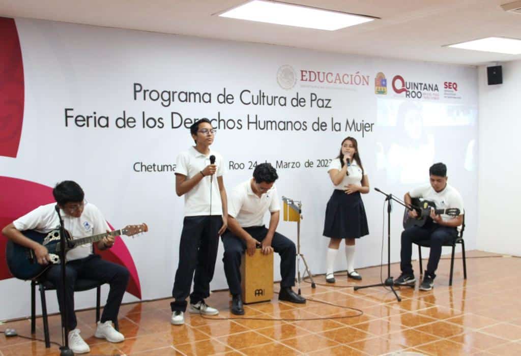 Organizó SEQ la Feria de los Derechos Humanos de la Mujer