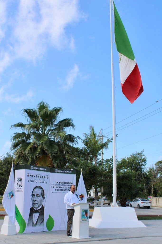 Conmemora gobierno de Puerto Morelos el CCXVII aniversario del natalicio de Benito Juárez