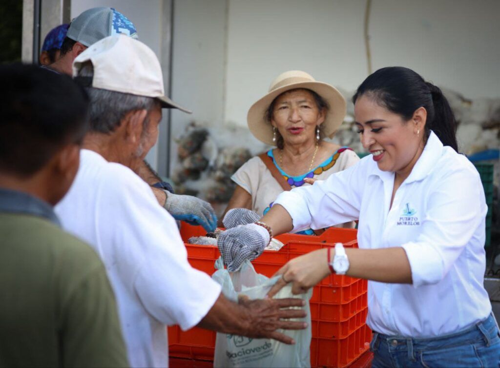 Distribuye Blanca Merari una tonelada de pescado donado para familias de Leona Vicario