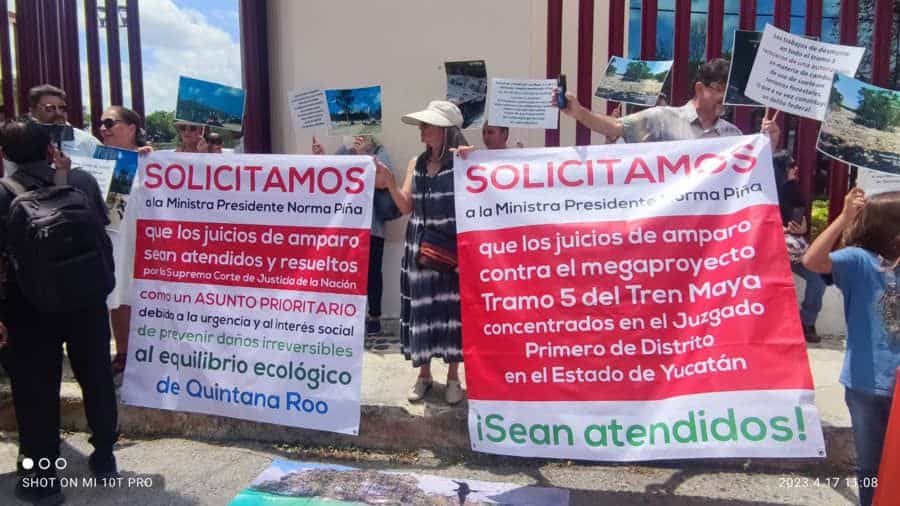 Grupos ambientalistas protestan en Mérida contra el Tren Maya; piden a jueces 'prevenir desastre ambiental'