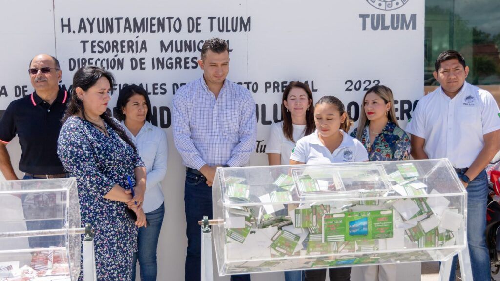 Ayuntamiento de Tulum entrega premios a contribuyentes cumplidos