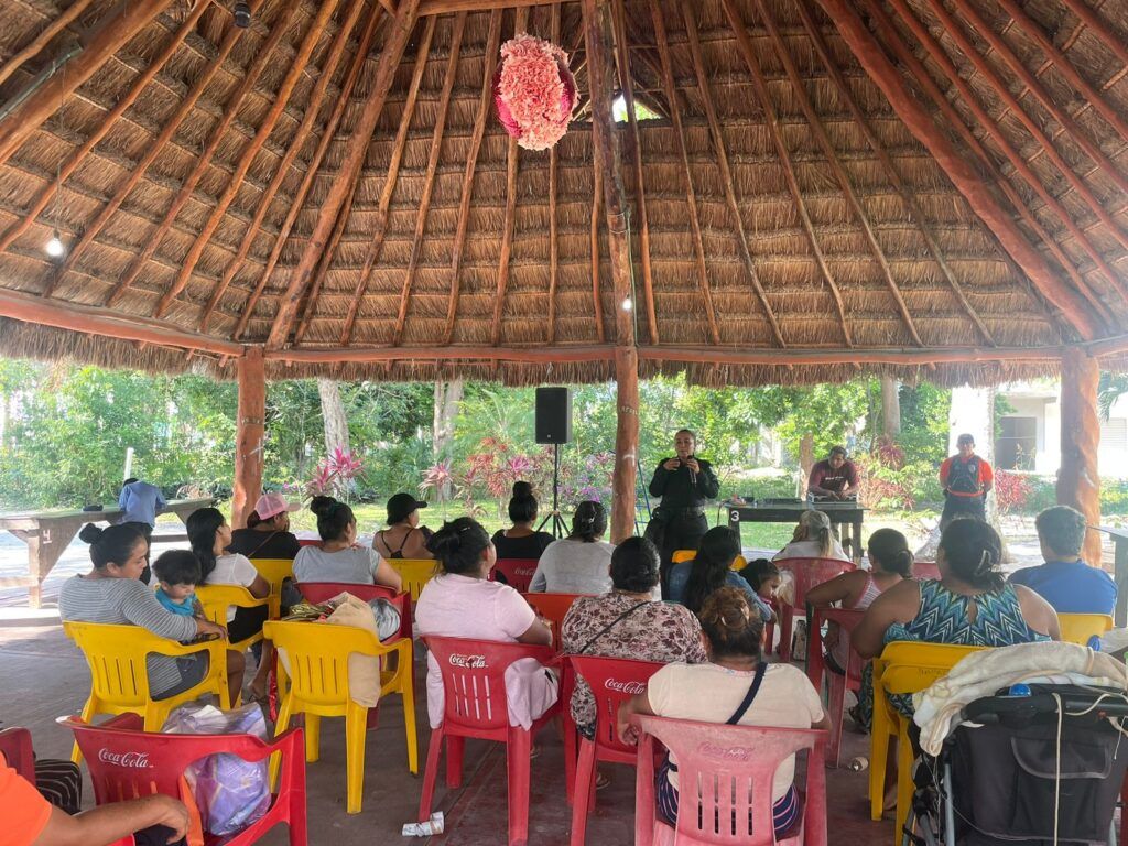 Brinda Gobierno de Puerto Morelos orientación permanente a mujeres del municipio