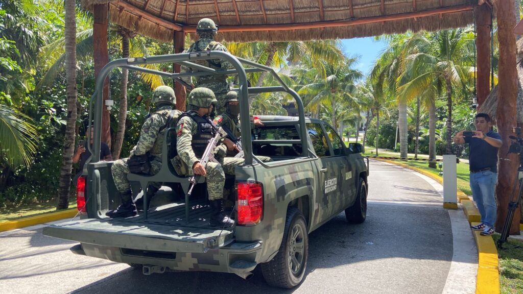 Ejecutan a tres personas frente al hotel Fiesta Americana Condesa de la Zona Hotelera de Cancún