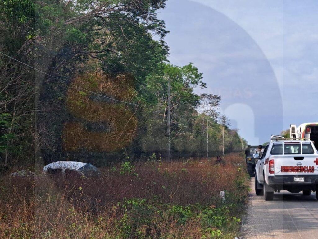 Vuelca vehículo que transportaba a trabajadores del Tren Maya