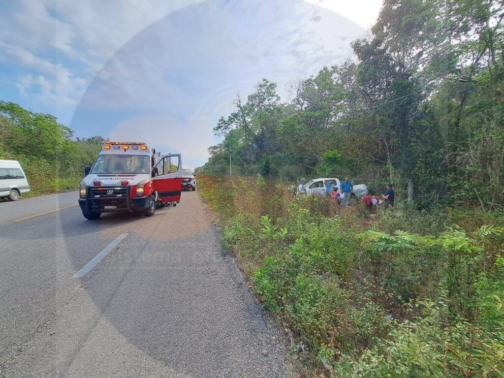 Vuelca vehículo que transportaba a trabajadores del Tren Maya