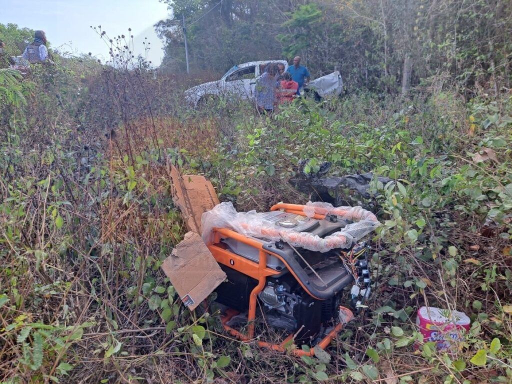 Vuelca vehículo que transportaba a trabajadores del Tren Maya en Carrillo Puerto; hay un muerto y tres heridos