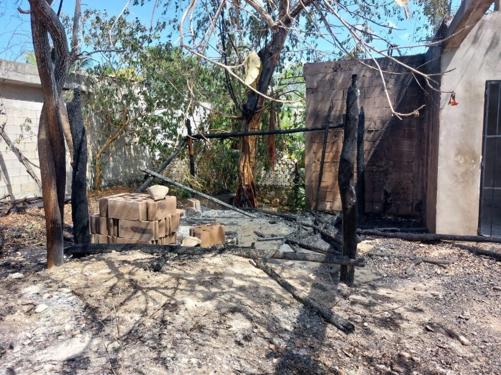 Incendian vivienda abandonada en el fraccionamiento InHouse de Playa del Carmen