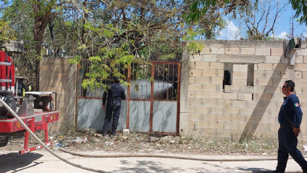 Incendian vivienda abandonada en el fraccionamiento InHouse de Playa del Carmen