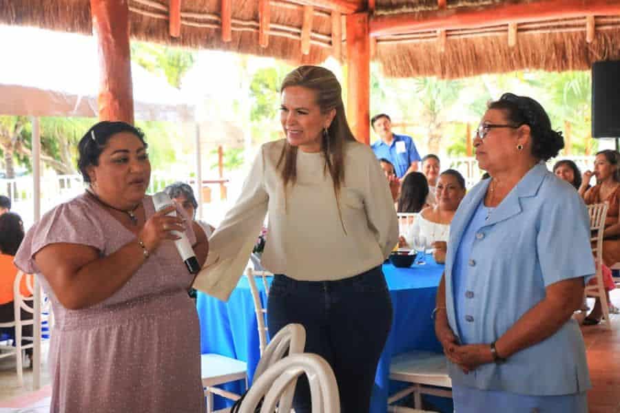 Reconoce Lili Campos labor de educadoras en su día