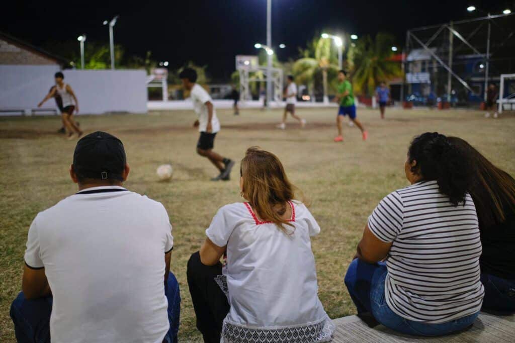 Mara Lezama entrega a familias parque en Proterritorio 1