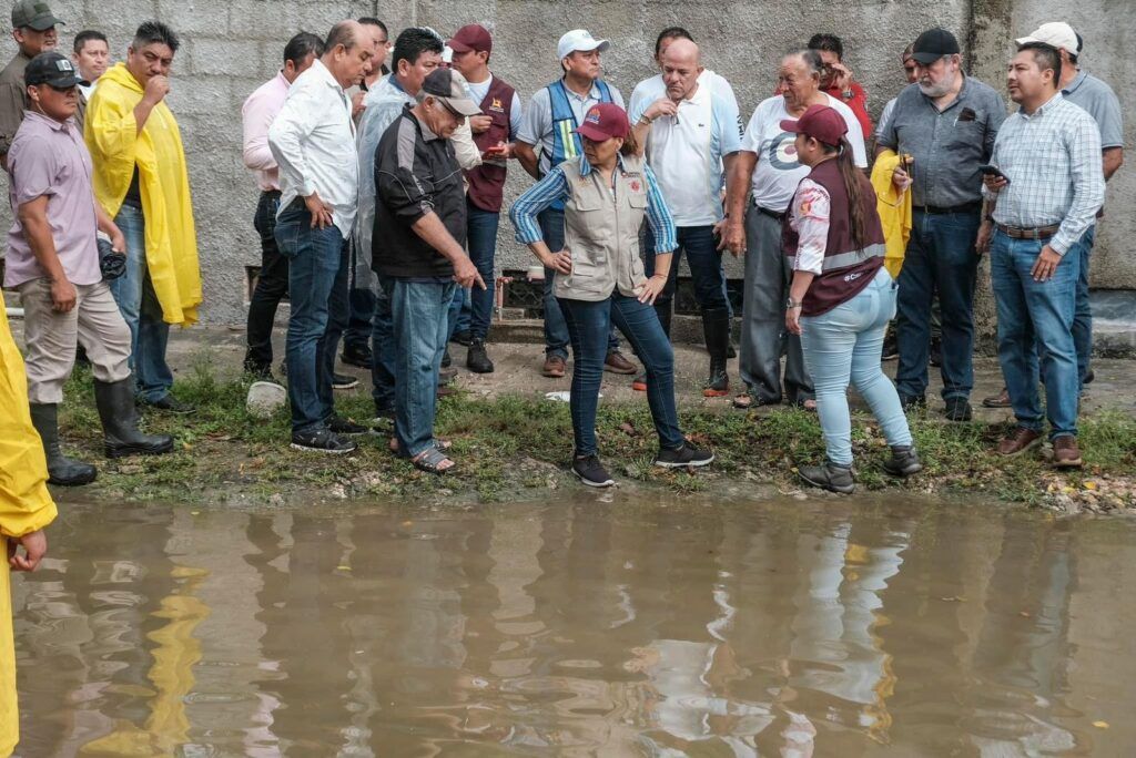 Mara Lezama entrega y recorre la nueva calle Laguna Encantada en Chetumal