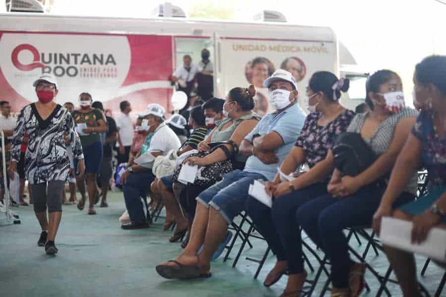 Benefician Servicios Móviles de Atención Médica “Salud para Tod@s” a miles de quintanarroenses