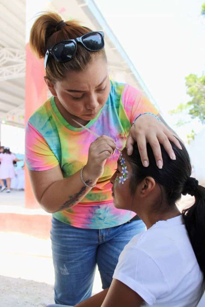 Ofrece ayuntamiento festejo con motivo del día del niño y la niña a menores con discapacidad