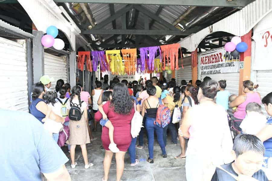 Realizan festival en el mercado 5 de Abril por el día de la niña y el niño