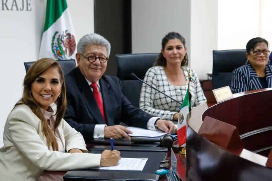 Firma Mara Lezama convenio con Tribunal Federal de Conciliación y Arbitraje