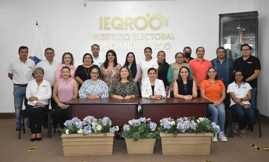 Firman convenio IEQROO-IQM para prevenir violencia contra la mujer.