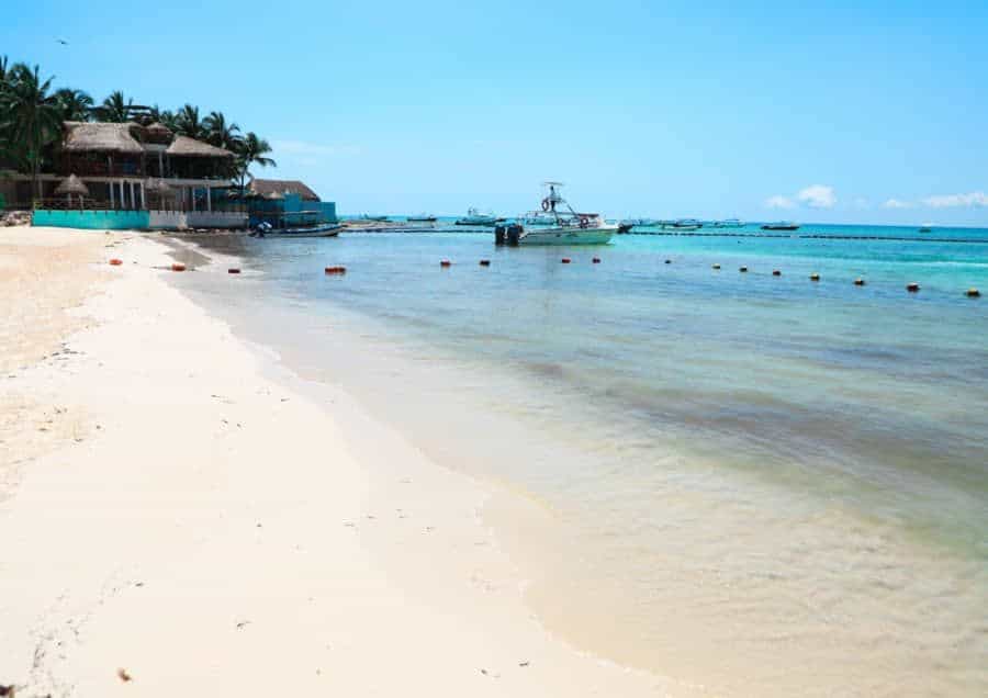 Mantienen limpias las playas en Solidaridad