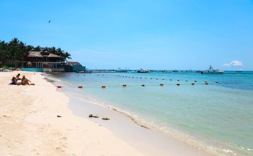 Mantienen limpias las playas en Solidaridad