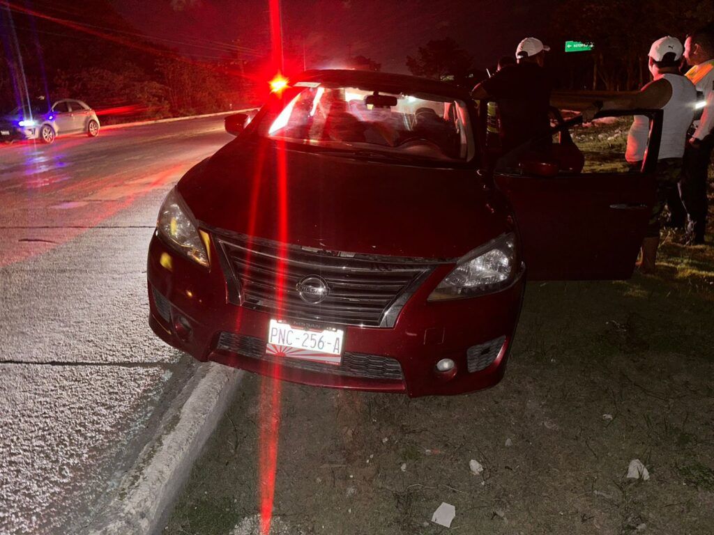 Ebrio Conductor se sale de la carretera sobre el boulevard playa del Carmen