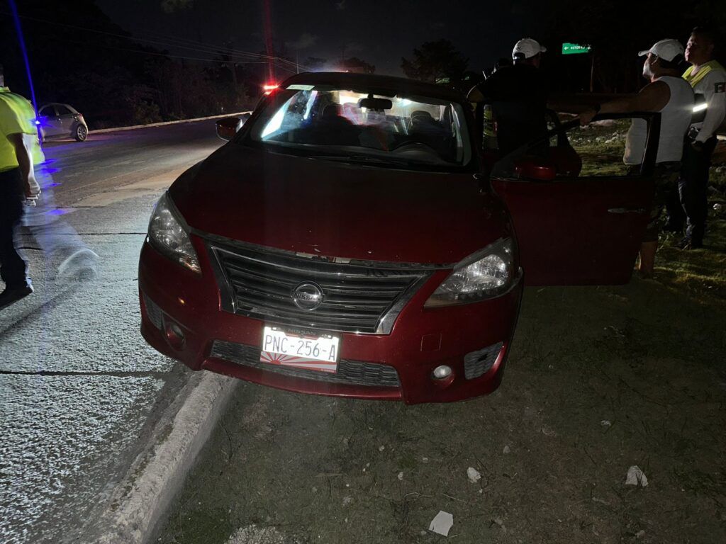 Ebrio Conductor se sale de la carretera sobre el boulevard playa del Carmen