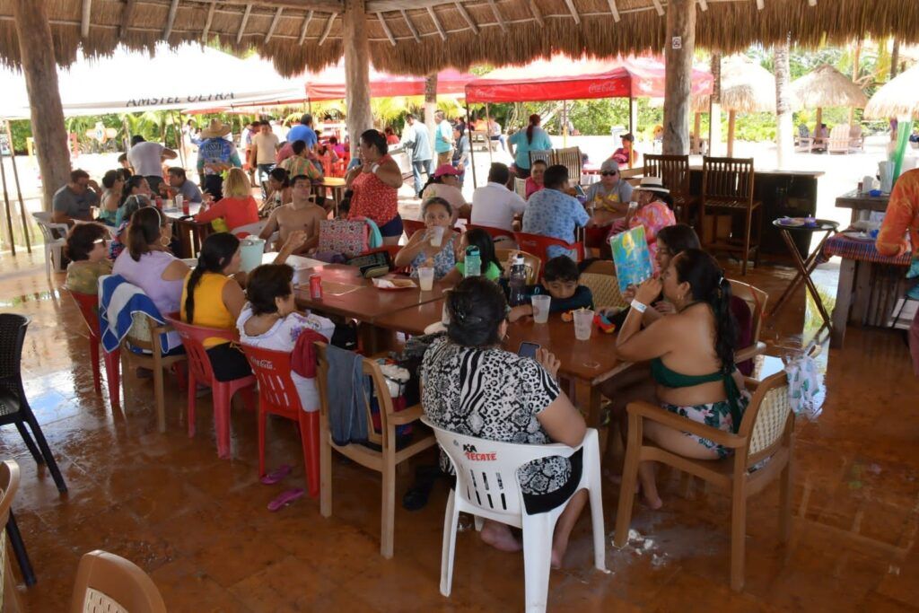 Fundación de Parques y Museos ofreció un gran festejo al magisterio en Chankanaab