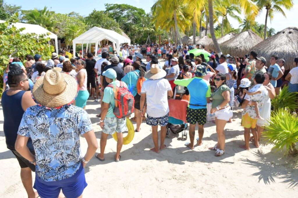 Fundación de Parques y Museos ofreció un gran festejo al magisterio en Chankanaab