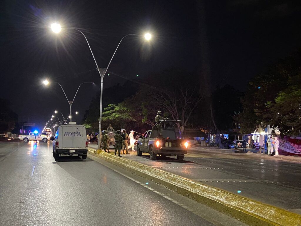 Dejan 3 cabezas frente a guarnición militar de Cancún