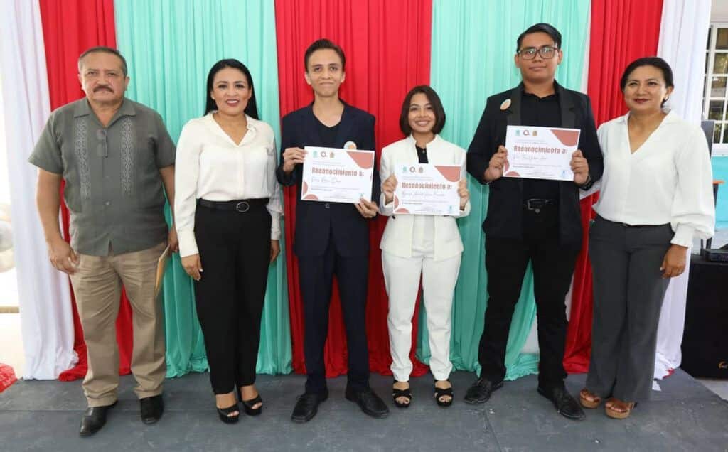 Inaugura Blanca Merari presentación de proyectos de emprendimiento de alumnos del COBACH en Puerto Morelos