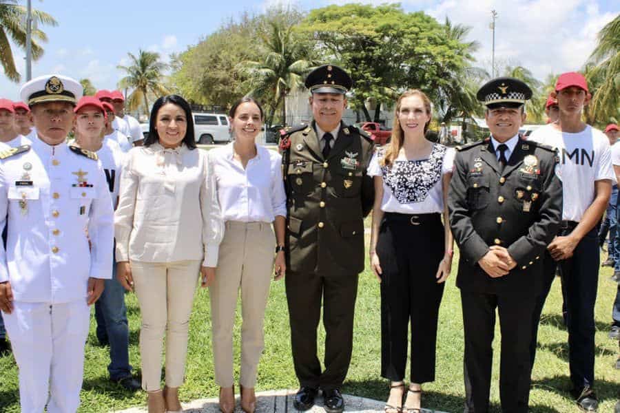Atestigua Blanca Merari la toma de protesta de los soldados y marinos del Servicio Militar Clase 2004
