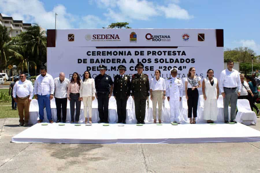 Atestigua Blanca Merari la toma de protesta de los soldados y marinos del Servicio Militar Clase 2004