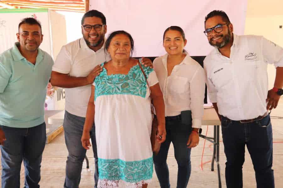 Gran festejo para las mamás del club de adultis mayores de Salamanca