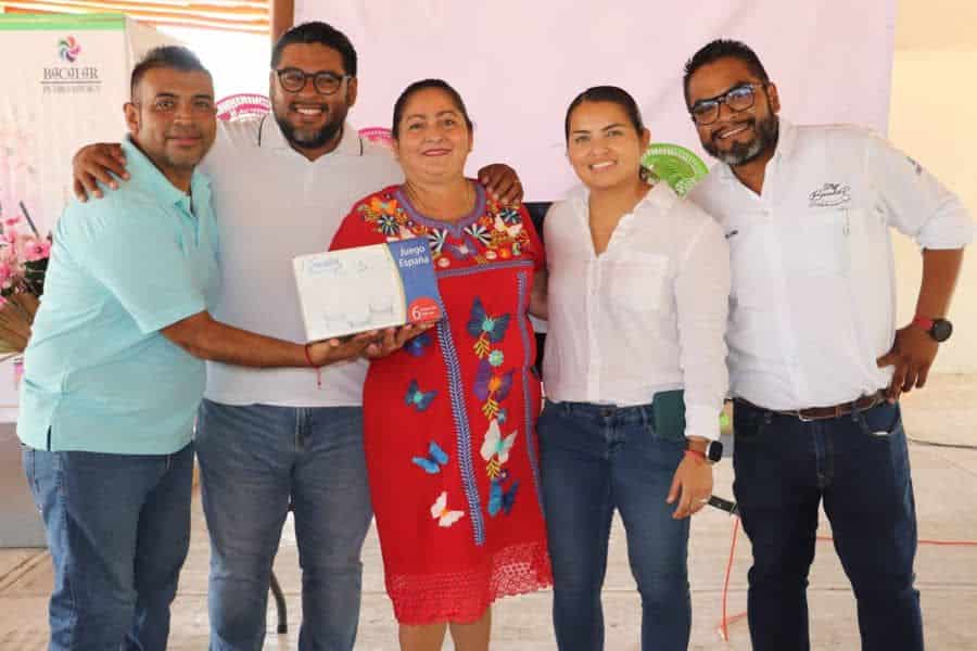 Gran festejo para las mamás del club de adultis mayores de Salamanca