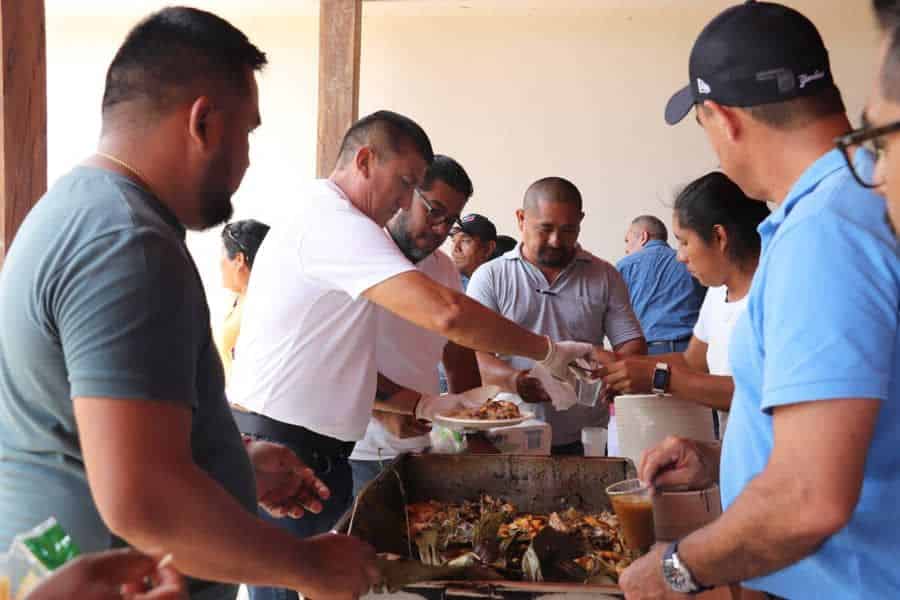 Gran festejo para las mamás del club de adultis mayores de Salamanca