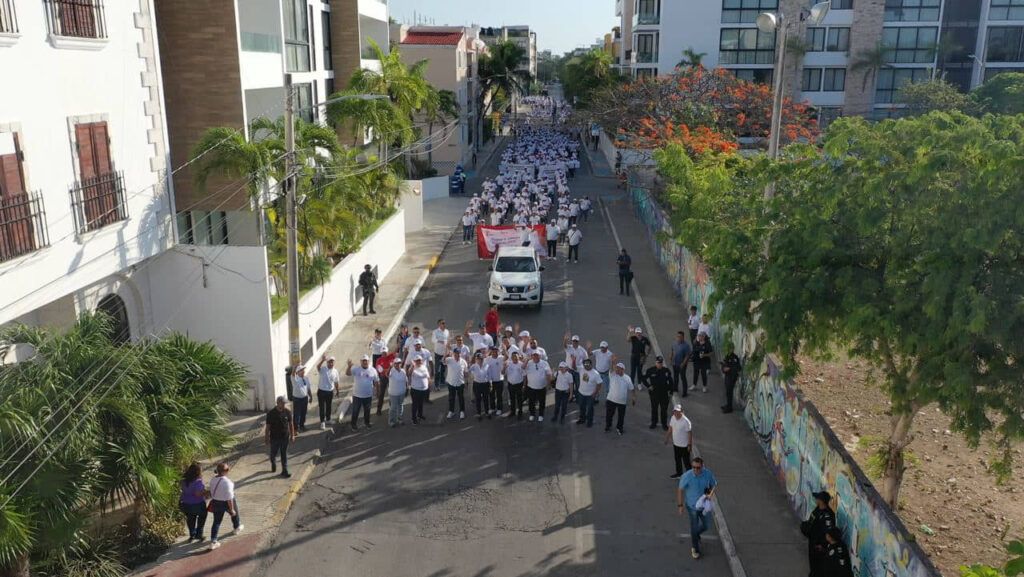 Participativo desfile por el Día del Trabajo