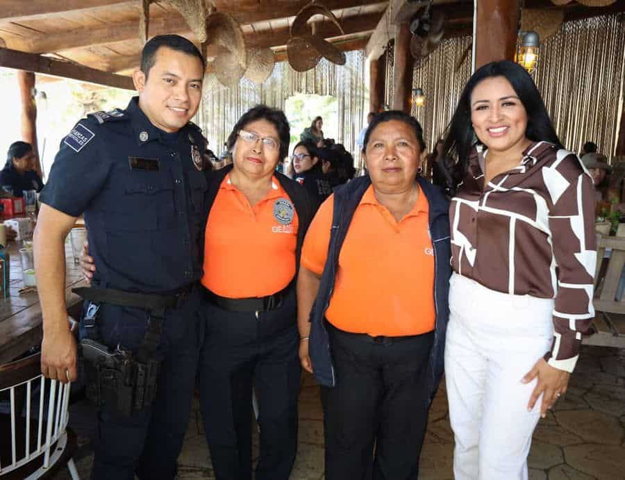 Convive Blanca Merari con policías madres de familia de Puerto Morelos