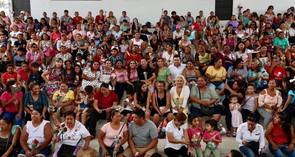 Gobernadora toma protesta a Protectoras del Bienestar “Mujer es Vida”