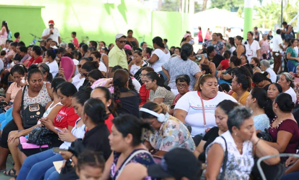 Son las mujeres el motor de Puerto Morelos, destaca el Secretario General del Ayuntamiento