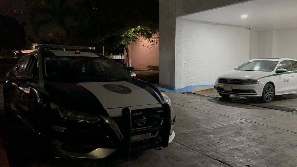 Balean a un taxista afuera del hotel Royalton de Cancún